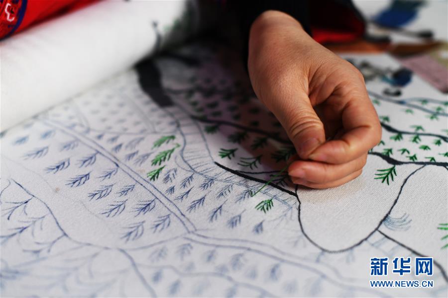 （两会人物&middot;图文互动）（2）带娃、赚钱两不误&mdash;&mdash;一位农民工代表眼中的脱贫新工作