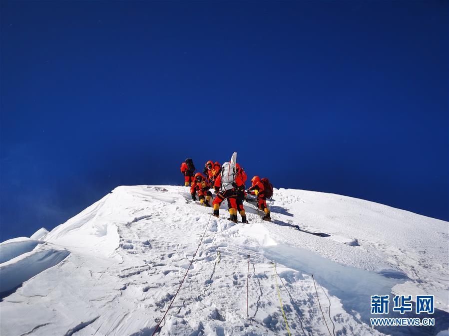（2020珠峰高程測量）獨家照片：成功登頂！