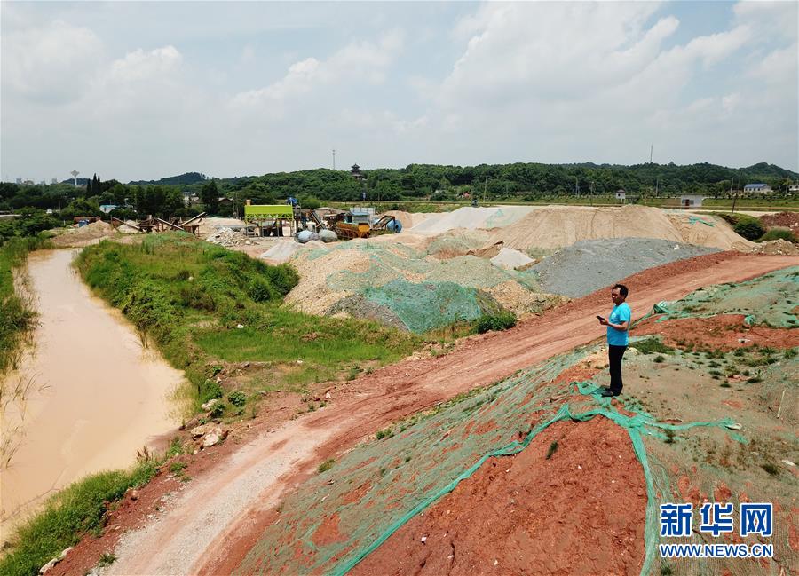 （图片故事）（3）环保志愿者章志标的绿水青山梦