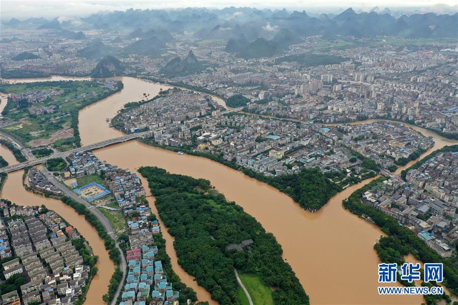 (环境)(2)广西桂林:暴雨致漓江水位超警戒线