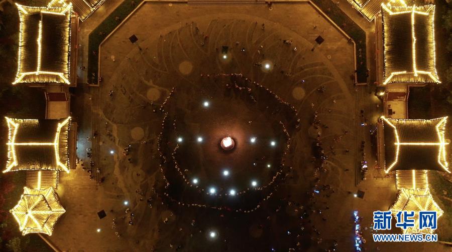 (决战决胜脱贫攻坚·图文互动)(2)阿妹戚托:大山里的“非遗”助搬迁群众稳得住