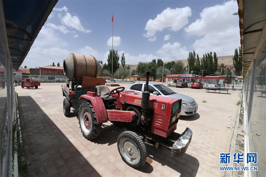 (决战决胜脱贫攻坚·聚焦三区三州·图文互动)(4)昆仑山村建起停车场