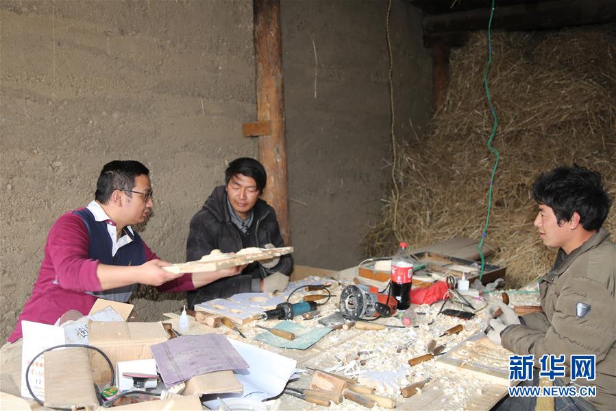 (决战决胜脱贫攻坚·图文互动)香巴拉深处有个“留村硕士”