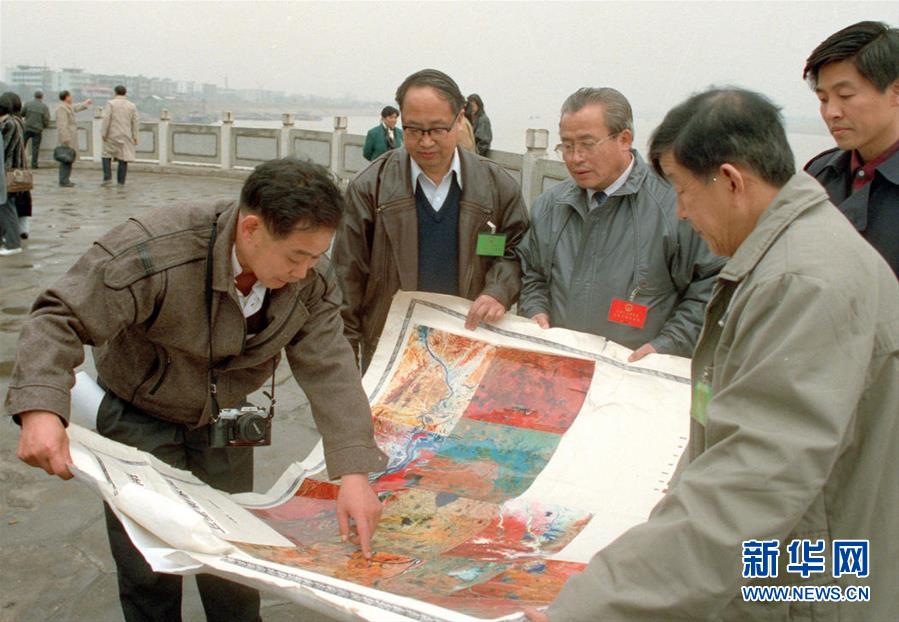 (时政)(3)曹志同志生平照片