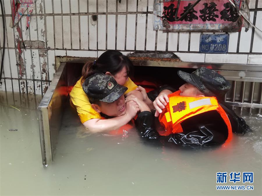 （图文互动）（2）武警官兵持续奋战多地洪涝灾害抢险救援一线