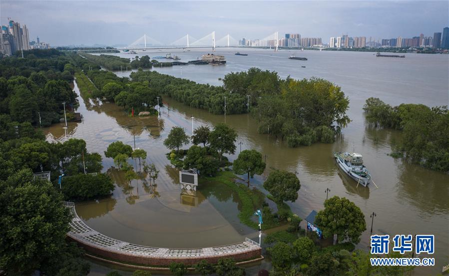 （防汛抗洪）（3）长江中下游洪水洪峰顺利通过汉口江段