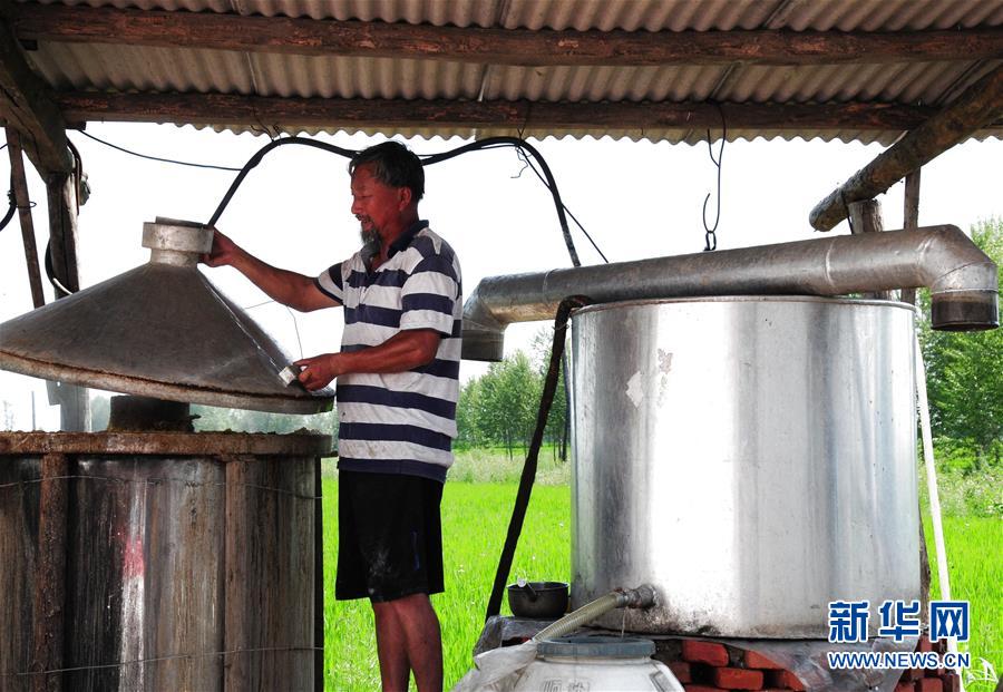 (图文互动)(1)小酒坊再酿新生活