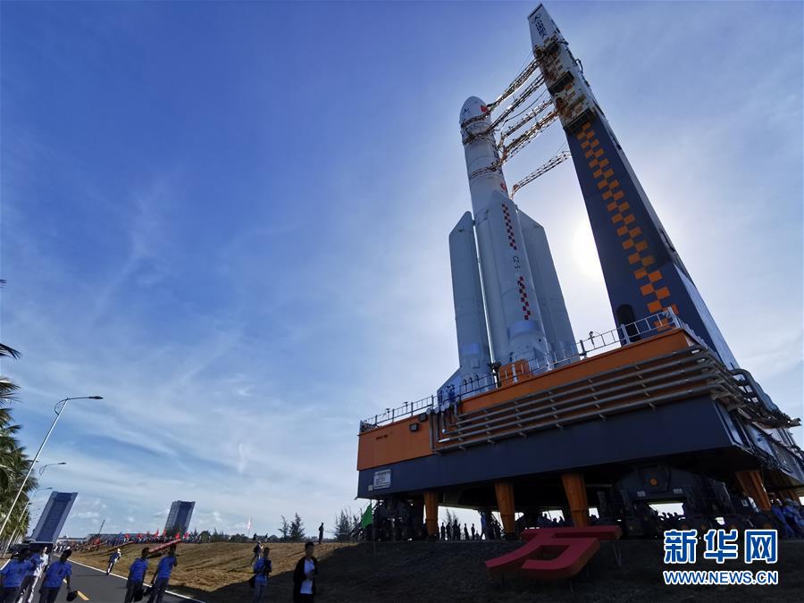 (科技)(2)长征五号遥四运载火箭垂直转运至发射区 计划择机实施我国首次火星探测任务