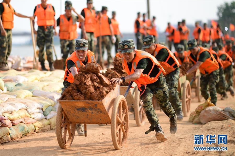 (防汛抗洪·图文互动)(3)解放军和武警抗洪抢险部队各级党组织充分发挥战斗堡垒作用