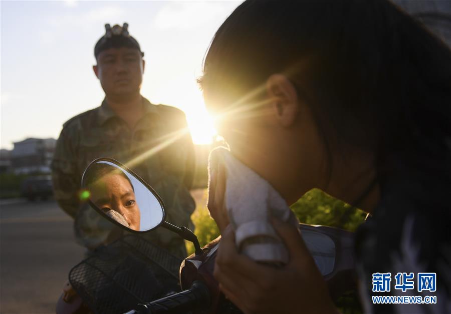 (体育·图文互动)(7)父爱如灯 伴我奔跑