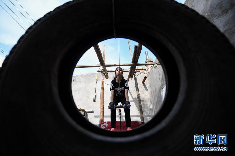 (体育·图文互动)(12)父爱如灯 伴我奔跑