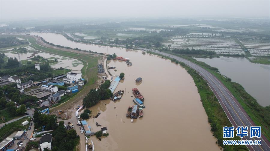 (防汛抗洪·图文互动)(2)洪水来袭,铜锣声在千年古镇的雨夜响起