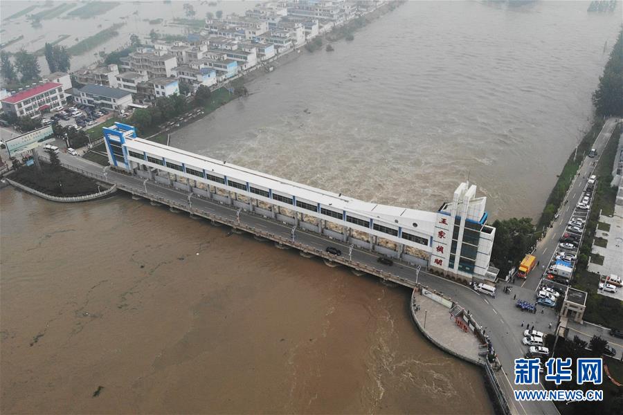 (防汛抗洪)(1)淮河王家坝闸开闸泄洪 蒙洼蓄洪区启用