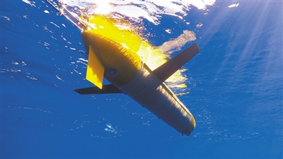 万米深海 有只“飞翔”的“海燕” 下潜上浮如鱼般自如