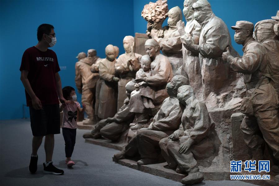 (社会)(1)抗疫主题美术作品亮相国博