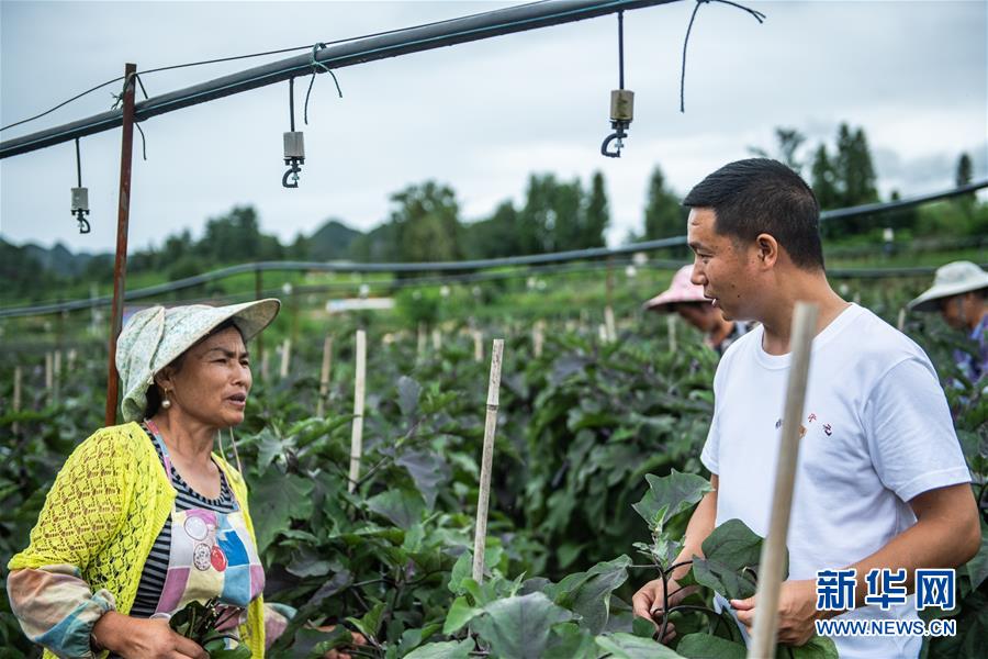 (新华全媒头条·图文互动)(6)脱下军装,奔赴没有硝烟的“战场”——贵州“兵支书”脱贫攻坚一线显身手