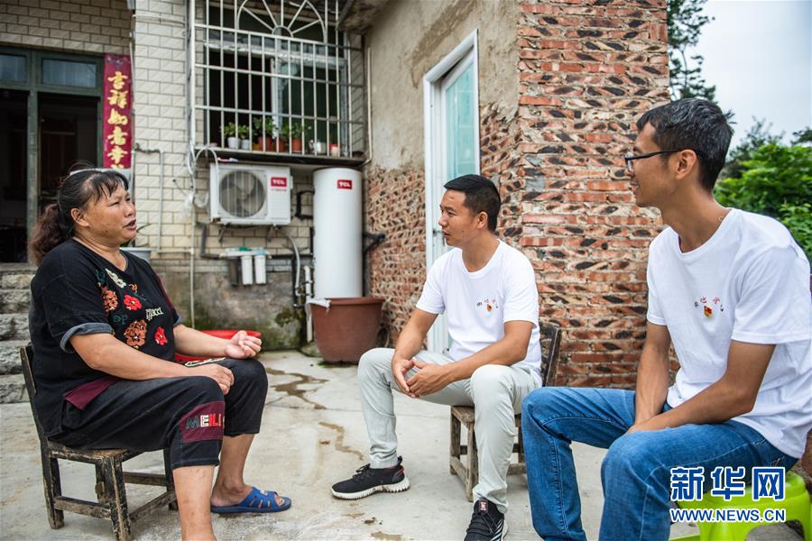 (新华全媒头条·图文互动)(8)脱下军装,奔赴没有硝烟的“战场”——贵州“兵支书”脱贫攻坚一线显身手