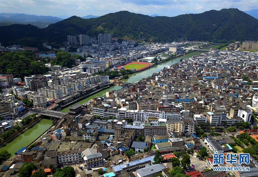 (走向我们的小康生活·图文互动)(2)“红土地”越来越红火——福建老区苏区发展新貌掠影