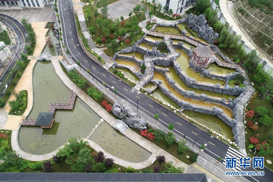 (新华视点·图文互动)(2)学校建漂亮点本无错,为何这所“豪华中学”让人困惑?