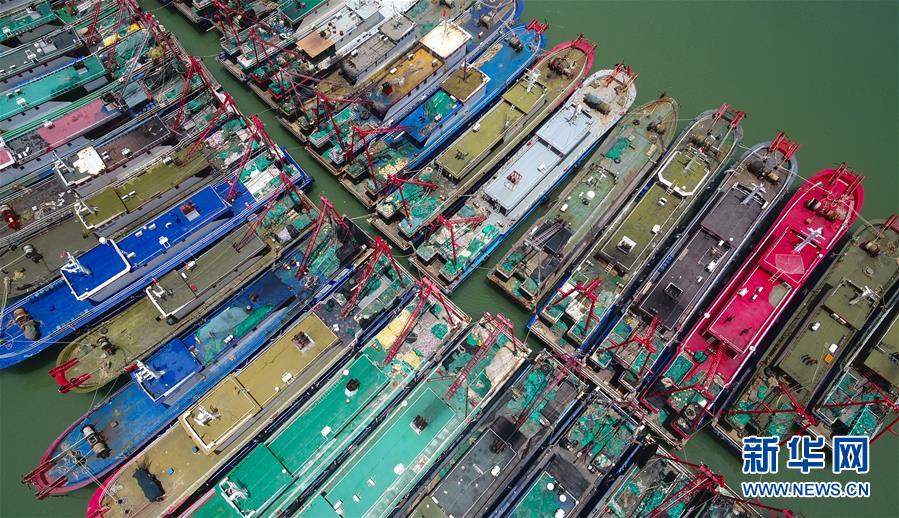 （社会）（3）海口：船舶进港避台风