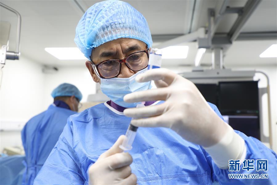 （图文互动）（3）身披&ldquo;重甲&rdquo;来&ldquo;绣花&rdquo;&mdash;&mdash;医院中的&ldquo;铅衣医生&rdquo;