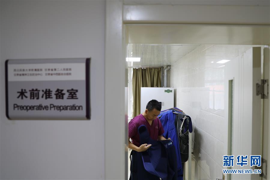 （图文互动）（1）身披&ldquo;重甲&rdquo;来&ldquo;绣花&rdquo;&mdash;&mdash;医院中的&ldquo;铅衣医生&rdquo;