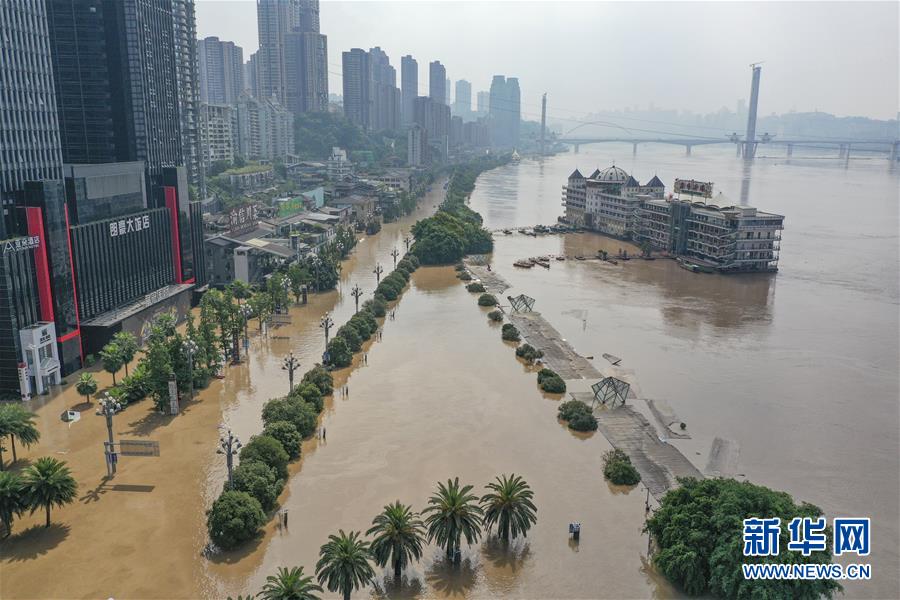 （防汛抗洪·图文互动）（10）救援，在被洪水漫过的街巷之间——直击重庆长江、嘉陵江抗洪一线
