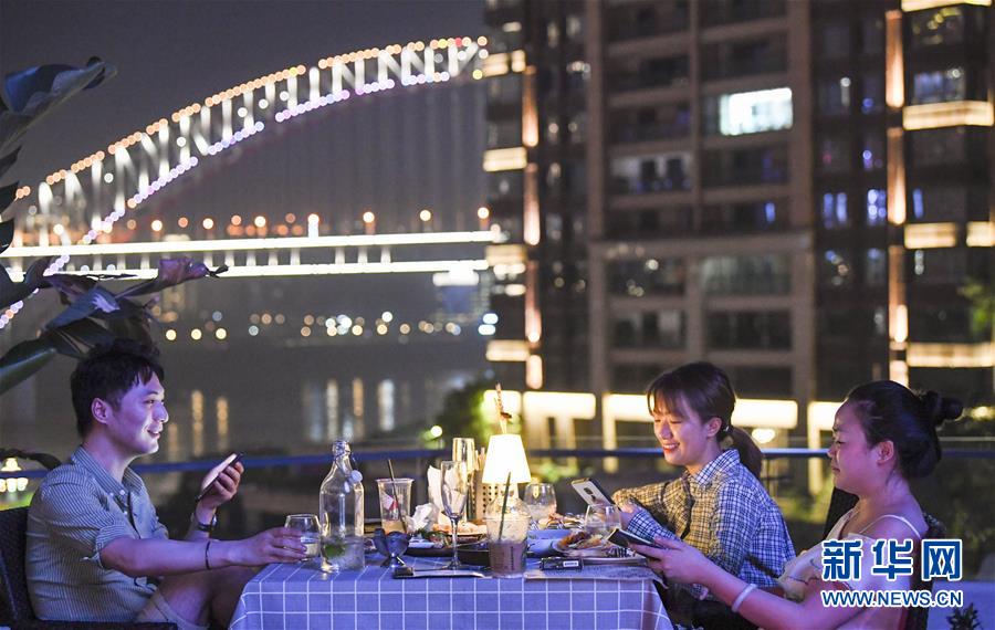 (新华全媒头条·走向我们的小康生活·图文互动)(12)大城大乡的“幸福协奏曲”——重庆推动高质量发展创造高品质生活纪事