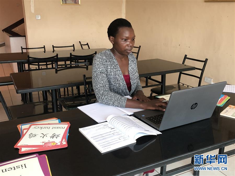 (海外抗疫故事·图文互动)(3)通讯:疫情阻挡不了津巴布韦人学中文的热情