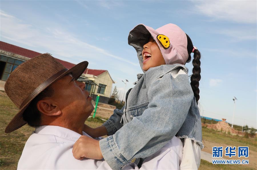 (图文互动)(5)村医斗拉加的坚守