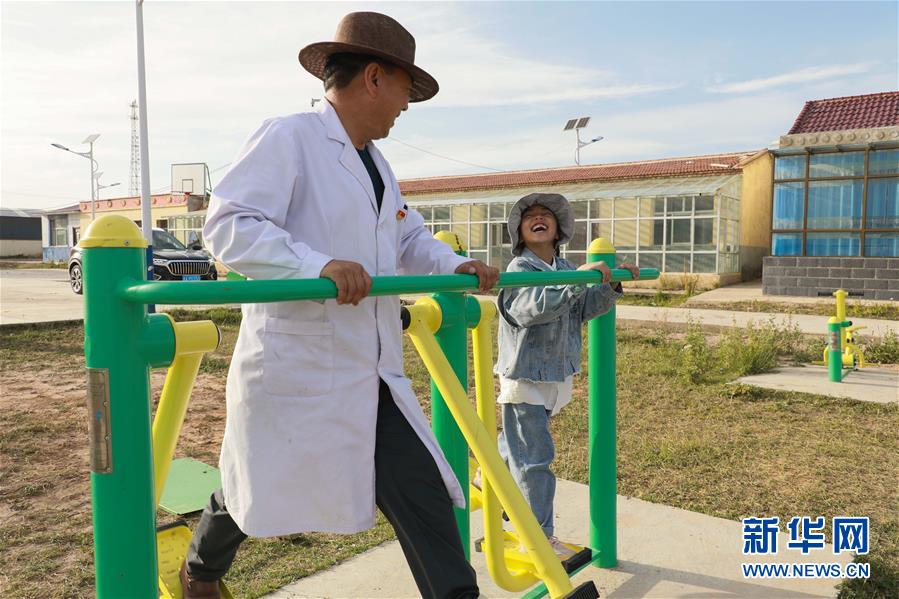 (图文互动)(6)村医斗拉加的坚守