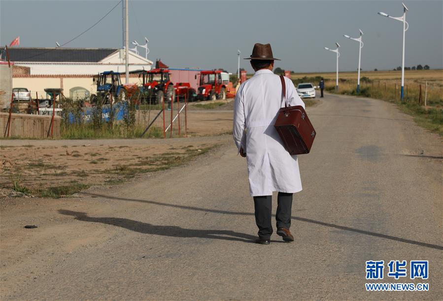 (图文互动)(7)村医斗拉加的坚守