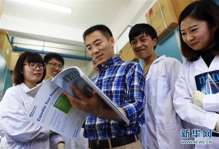 (在习近平新时代中国特色社会主义思想指引下——新时代新作为新篇章·习近平总书记关切事·图文互动)(4)终不悔为国为民,攀高峰只争朝夕——来自科学家们的动人故事