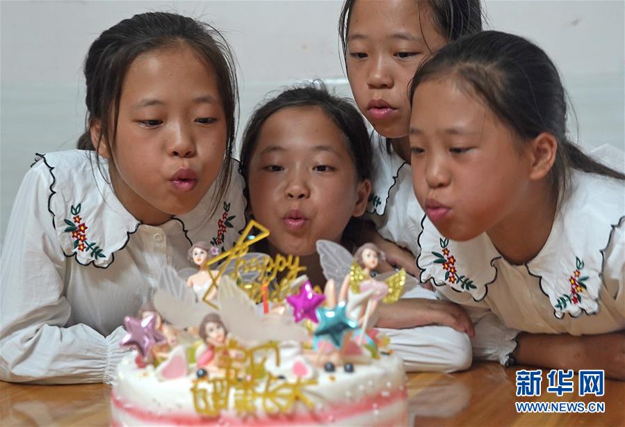 (脱贫攻坚·图片故事)(13)四胞胎家脱贫记