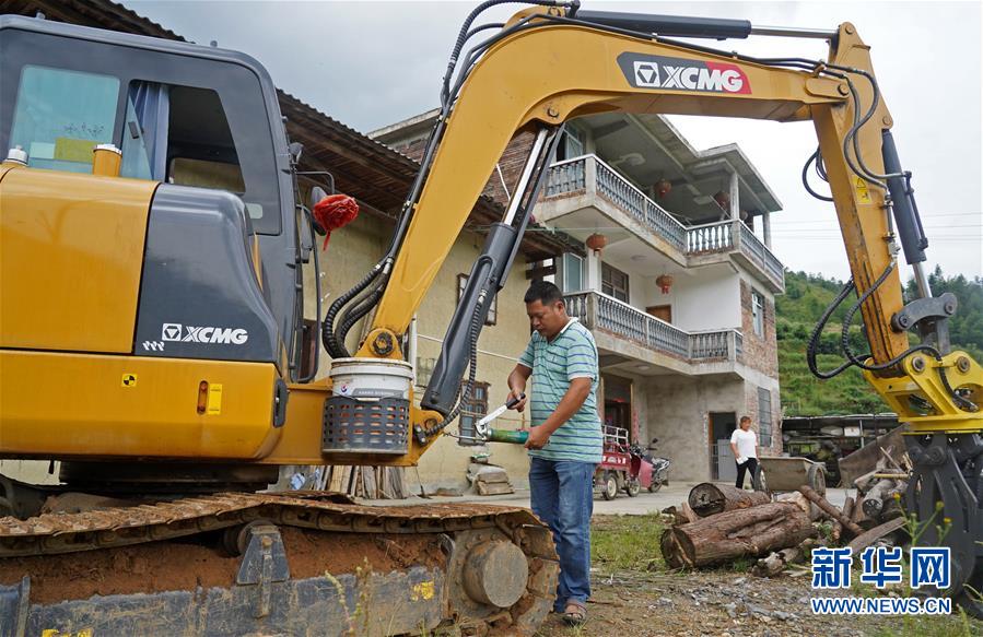 (脱贫攻坚·图片故事)(8)四胞胎家脱贫记