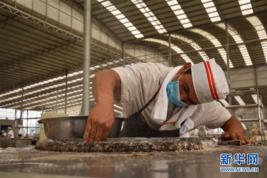 (决战决胜脱贫攻坚·图文互动)(1)家门口的“梦工厂”