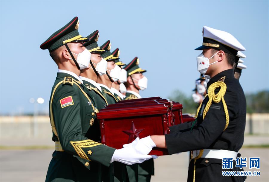 （国际）（3）第七批在韩中国人民志愿军烈士遗骸交接仪式在韩国举行