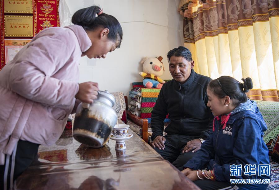 （新华全媒头条·走向我们的小康生活·图文互动）（8）扎西德勒，我们的新家园——西藏易地扶贫搬迁搬出幸福美好新生活