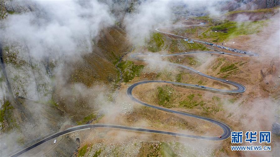 （社会）（3）公路纵贯天山南北&nbsp;新疆加快项目建设推动交通大发展