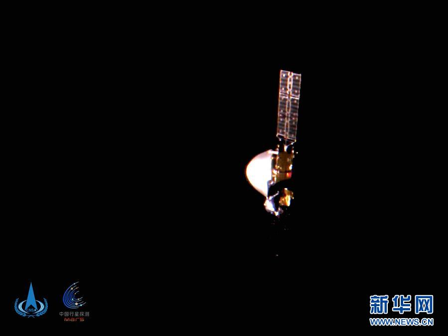 （科技）（1）“天問一號”探測器首次深空“自拍”  五星紅旗在太空閃耀