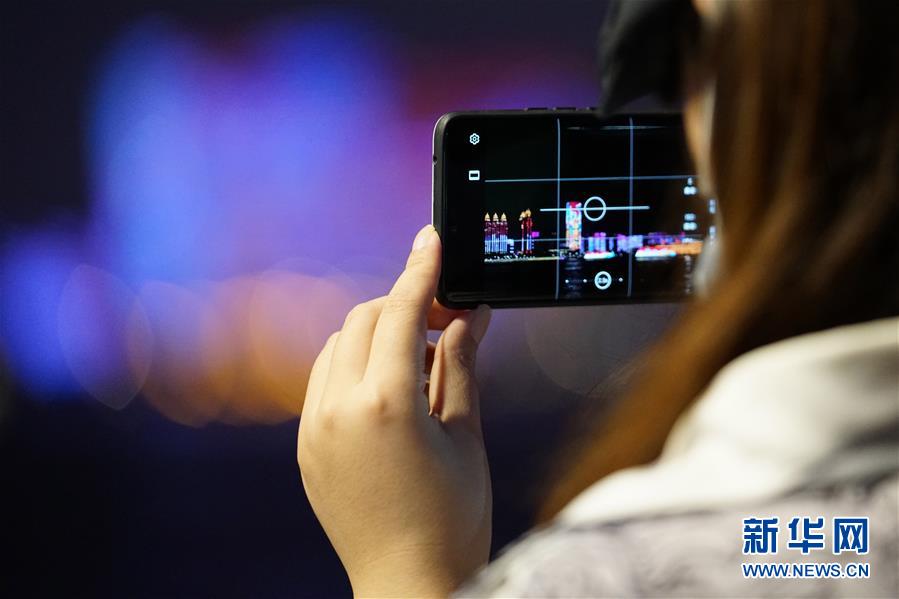 (图文互动)(2)武汉25公里大型灯光秀深情告白祖国