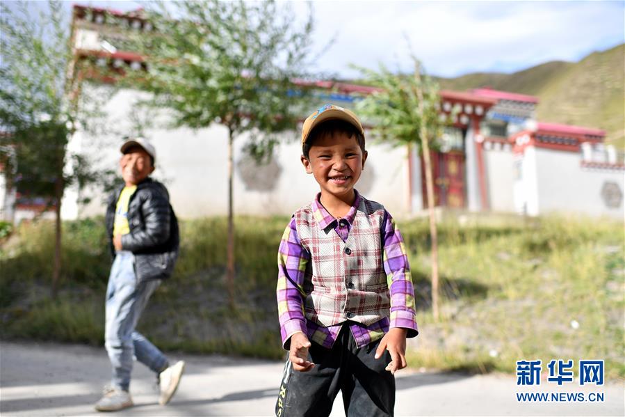 （西藏昌都解放70周年&middot;图文互动）（3）高原小镇&ldquo;搬&rdquo;来一家&ldquo;商业综合体&rdquo;