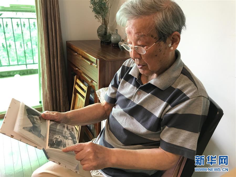 （纪念抗美援朝70周年&middot;图文互动）战地金达莱，花儿为谁开？&mdash;&mdash;记志愿军老战士文工队员任红举