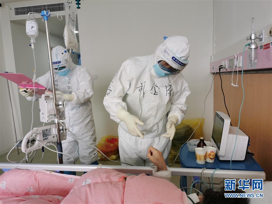 (在习近平强军思想指引下·我们在战位报告·图文互动)(2)“火神山”答卷:现代卫勤向战而生