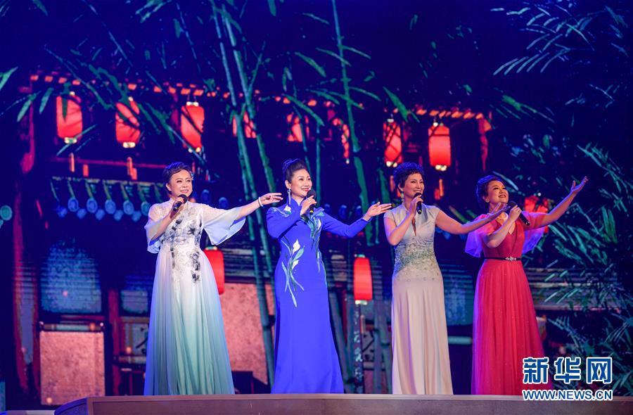 （文化）（5）第六届中国诗歌节在成都开幕