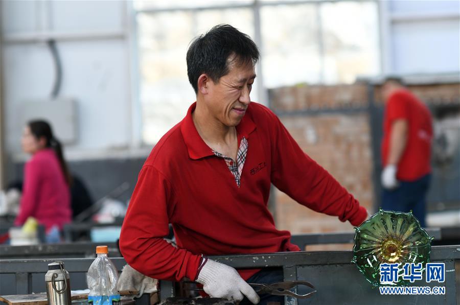 (新华全媒头条·五中全会精神在基层·图文互动)(5)赢向未来——来自齐鲁大地上的学思践行