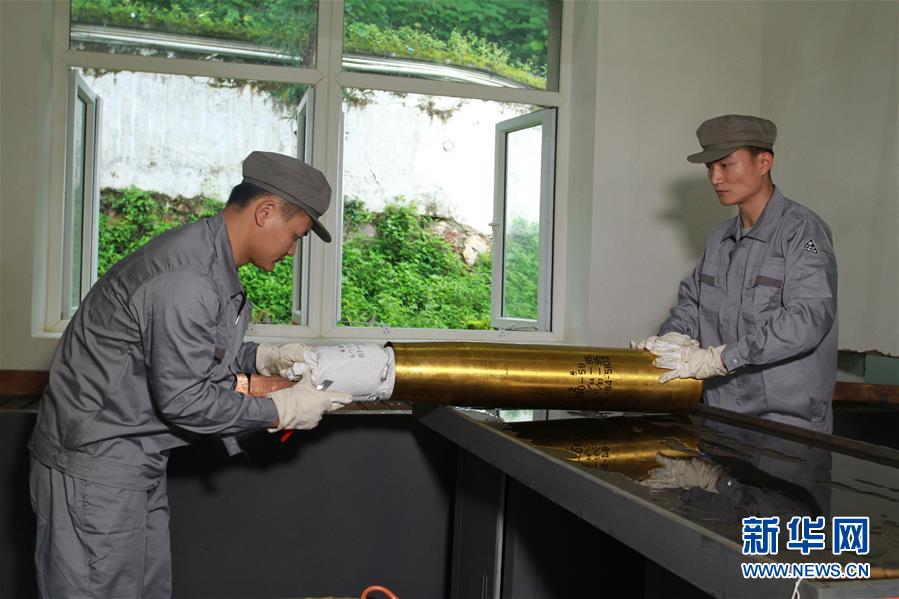 (在习近平强军思想指引下·我们在战位报告·图文互动)(2)牢记统帅嘱托 做刀尖上的舞者——记联勤保障部队某报废武器弹药销毁站参谋长陈雪礼