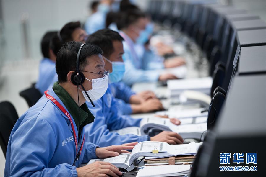 (嫦娥五号探月)(7)嫦娥五号探测器实施动力下降并成功着陆