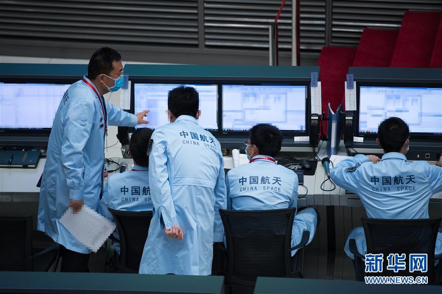 (嫦娥五号探月)(11)嫦娥五号探测器实施动力下降并成功着陆