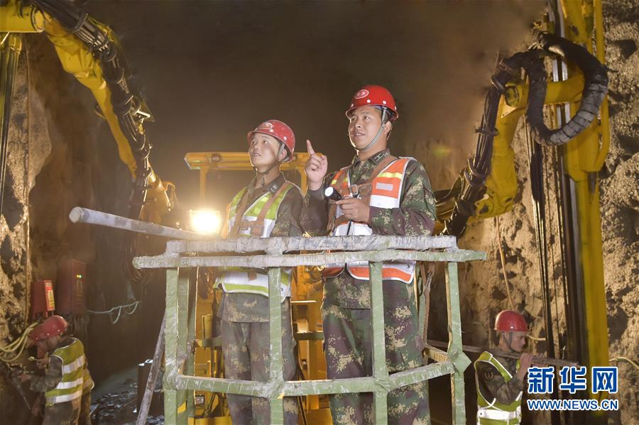 (代表委员履职·图文互动)(1)把创新成果融入国防工程建设——全国人大代表沙子呷履职记